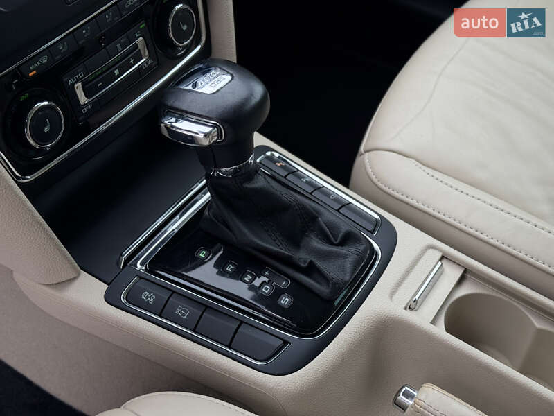 Универсал Skoda Superb 2012 в Радивилове