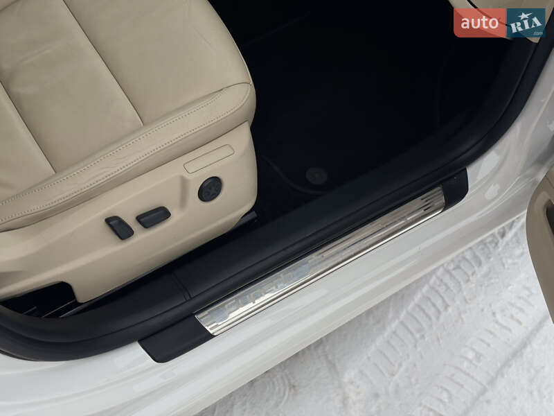 Универсал Skoda Superb 2012 в Радивилове