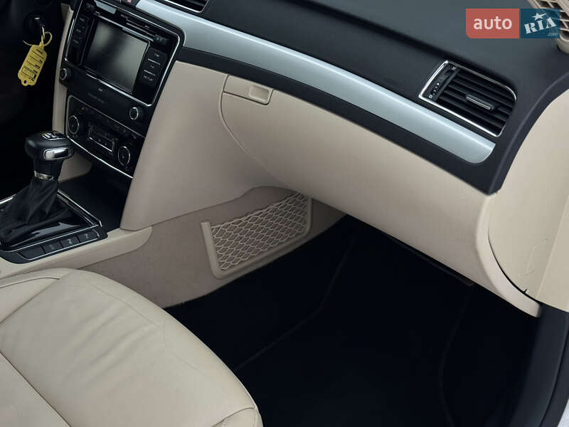 Универсал Skoda Superb 2012 в Радивилове