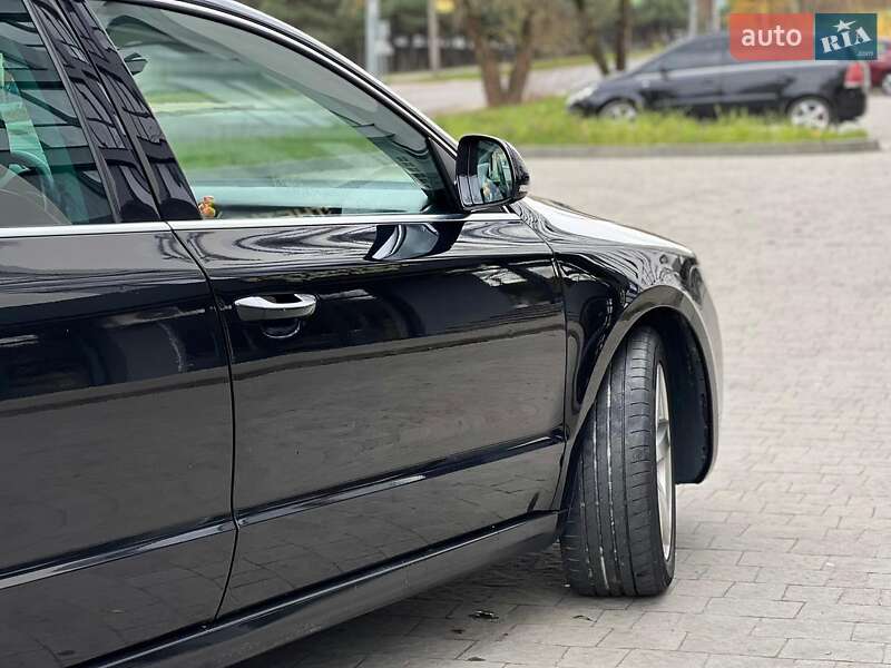 Универсал Skoda Superb 2012 в Новояворовске