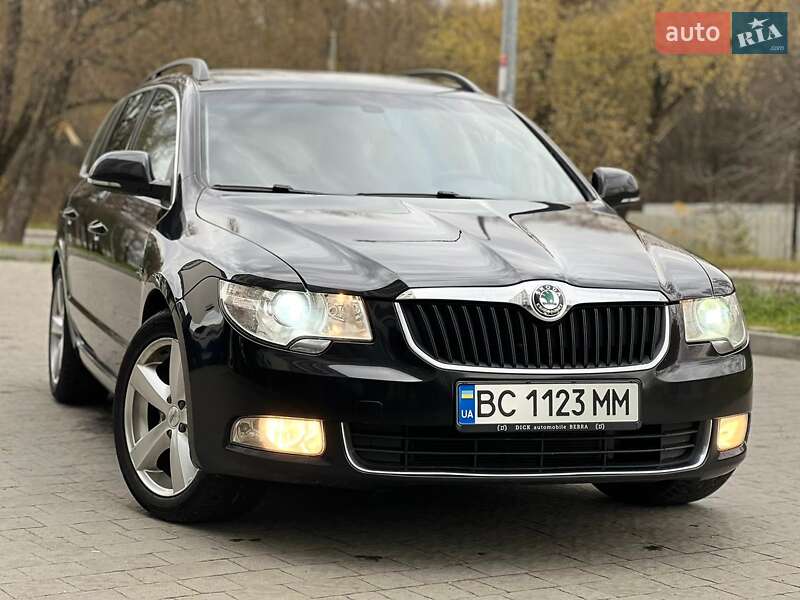 Универсал Skoda Superb 2012 в Новояворовске