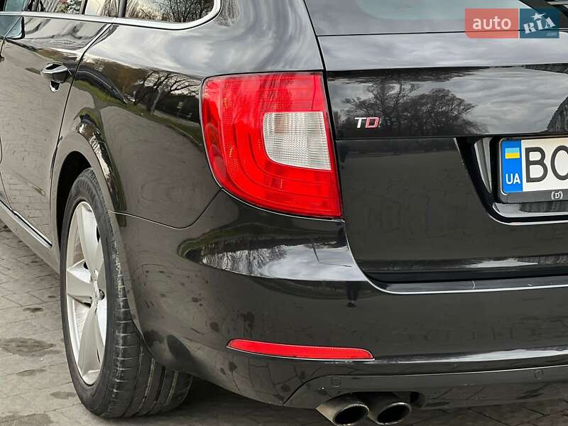 Универсал Skoda Superb 2012 в Новояворовске