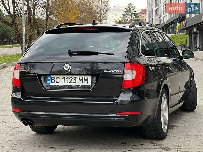 Универсал Skoda Superb 2012 в Новояворовске