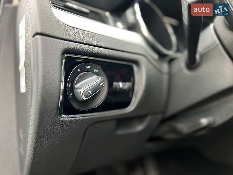 Универсал Skoda Superb 2012 в Новояворовске