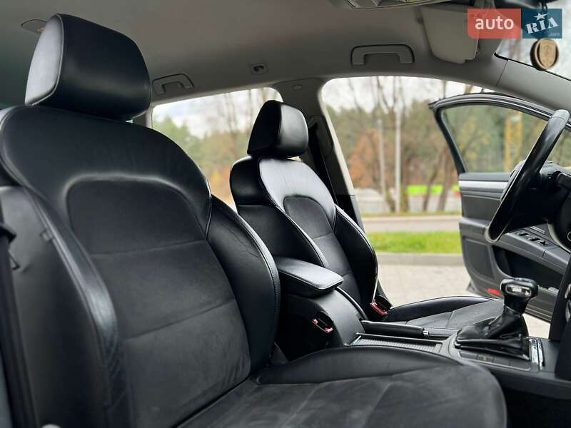 Универсал Skoda Superb 2012 в Новояворовске