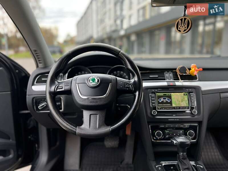 Универсал Skoda Superb 2012 в Новояворовске