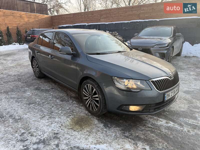 Лифтбек Skoda Superb 2014 в Киеве фото 3 Лифтбек Skoda Superb 2014 в Киеве