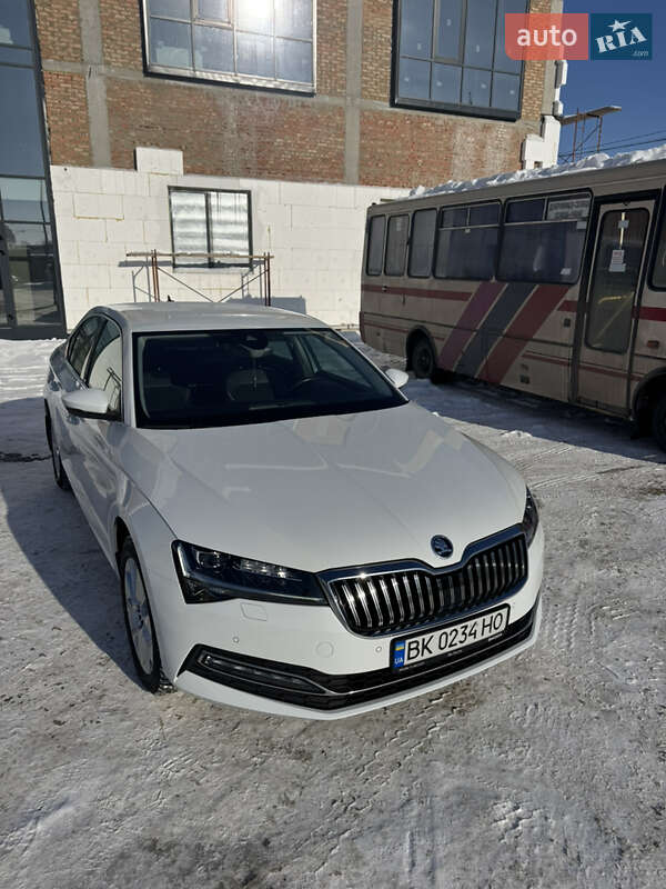 Лифтбек Skoda Superb 2021 в Ровно фото Лифтбек Skoda Superb 2021 в Ровно