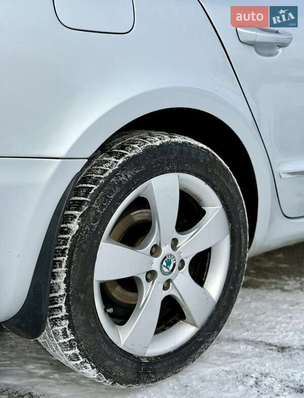 Ліфтбек Skoda Superb 2011 в Дніпрі