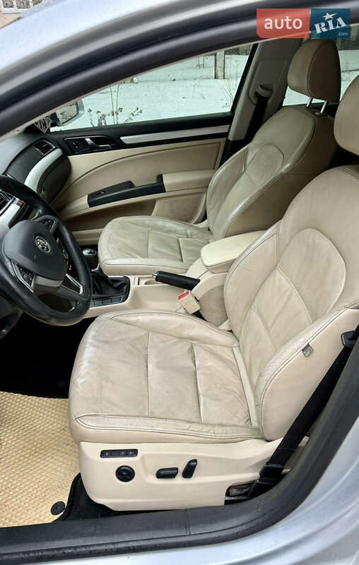 Ліфтбек Skoda Superb 2011 в Дніпрі