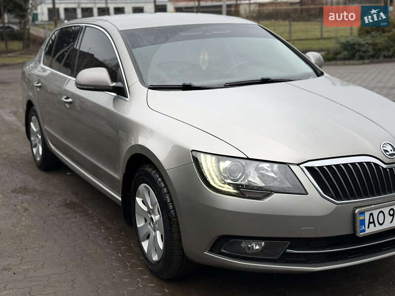 Лифтбек Skoda Superb 2013 в Ужгороде