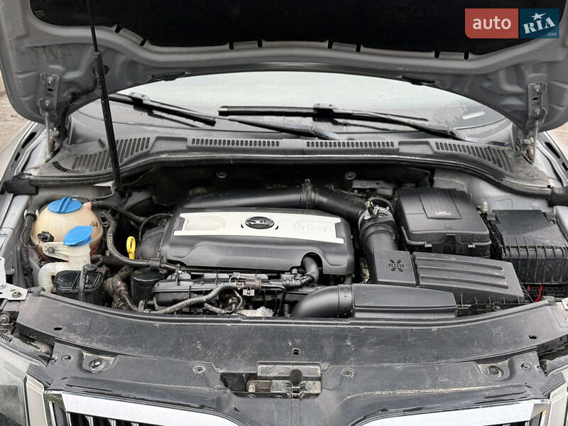 Лифтбек Skoda Superb 2013 в Ужгороде