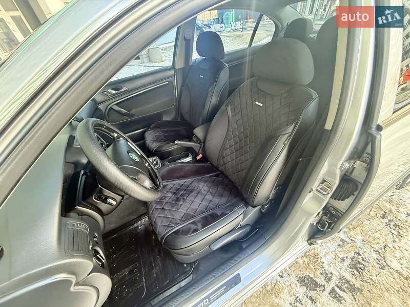 Лифтбек Skoda Superb 2007 в Одессе