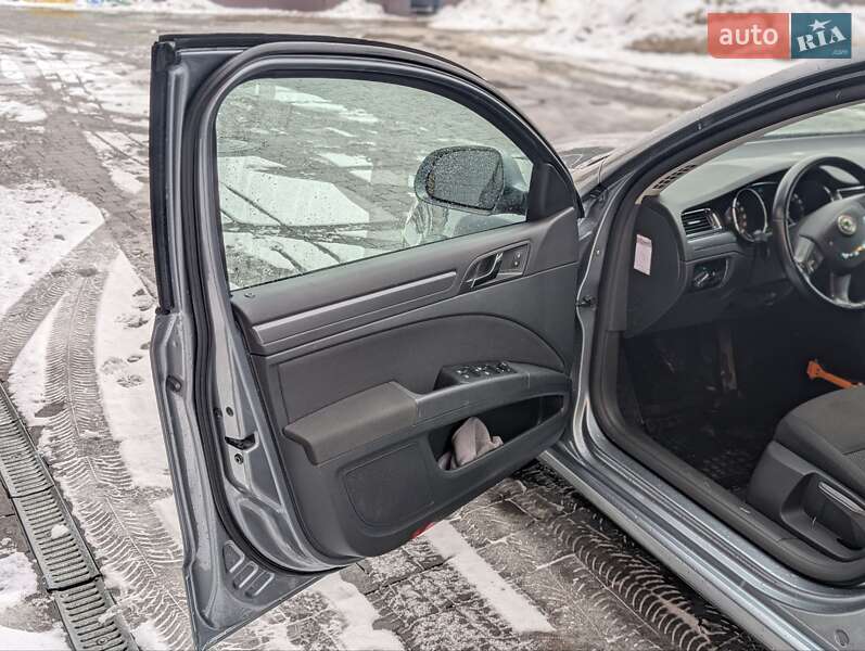 Универсал Skoda Superb 2011 в Ивано-Франковске