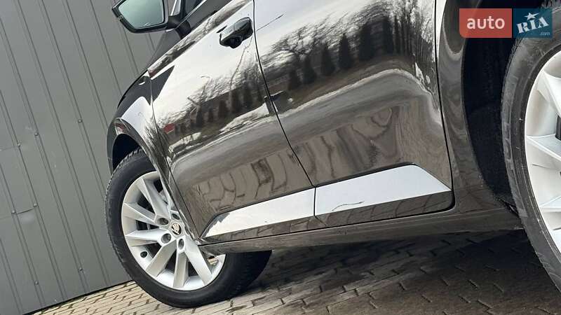Лифтбек Skoda Superb 2022 в Стрые