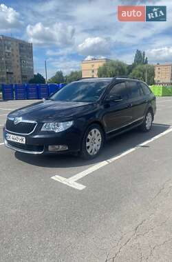 Універсал Skoda Superb 2011 в Кам'янець-Подільському