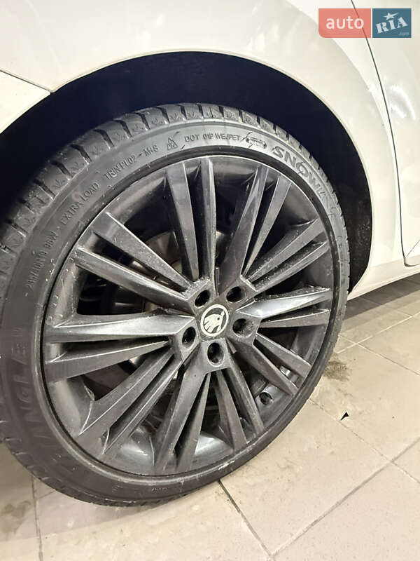 Универсал Skoda Superb 2020 в Луцке