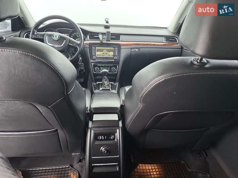 Универсал Skoda Superb 2011 в Ивано-Франковске