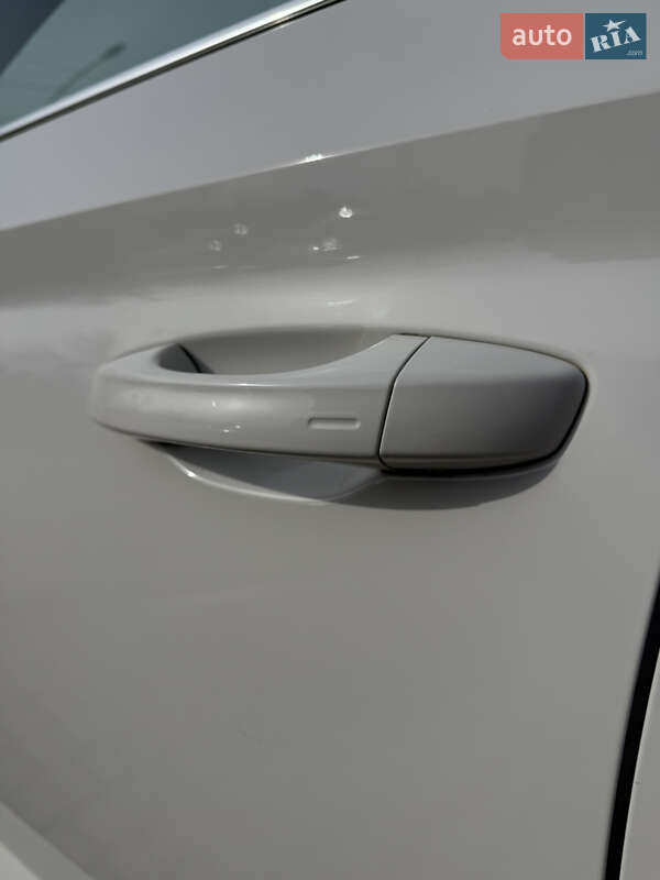 Универсал Skoda Superb 2020 в Сваляве