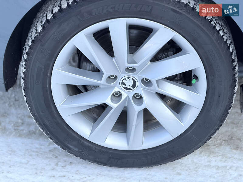 Универсал Skoda Superb 2021 в Ровно