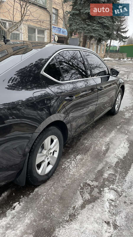 Лифтбек Skoda Superb 2017 в Кропивницком