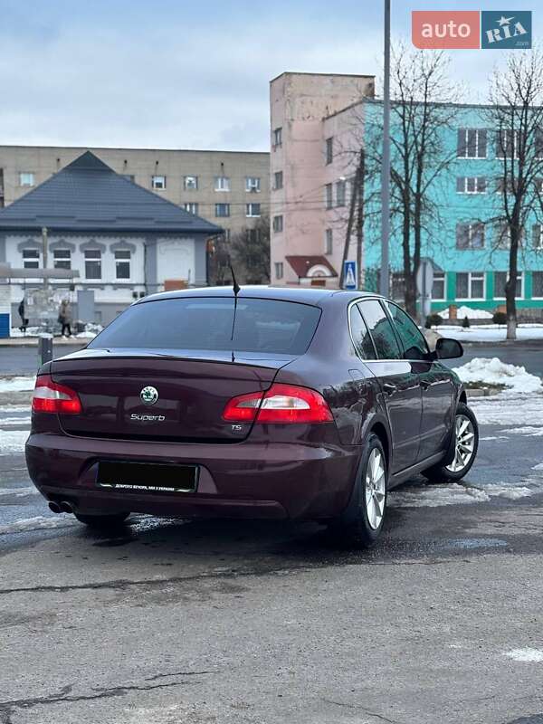 Лифтбек Skoda Superb 2009 в Ромнах