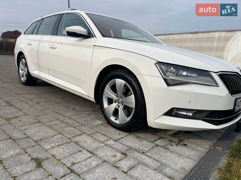 Універсал Skoda Superb 2016 в Ужгороді