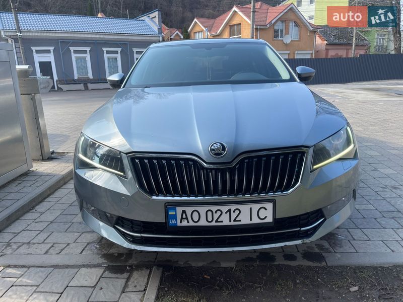 Лифтбек Skoda Superb 2017 в Ужгороде