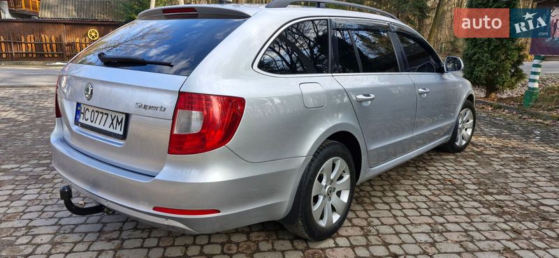 Універсал Skoda Superb 2011 в Дрогобичі