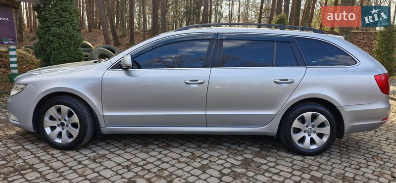 Універсал Skoda Superb 2011 в Дрогобичі