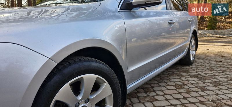 Універсал Skoda Superb 2011 в Дрогобичі