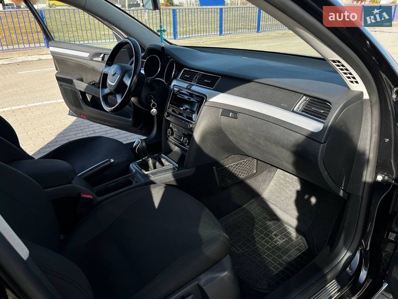 Лифтбек Skoda Superb 2012 в Луцке