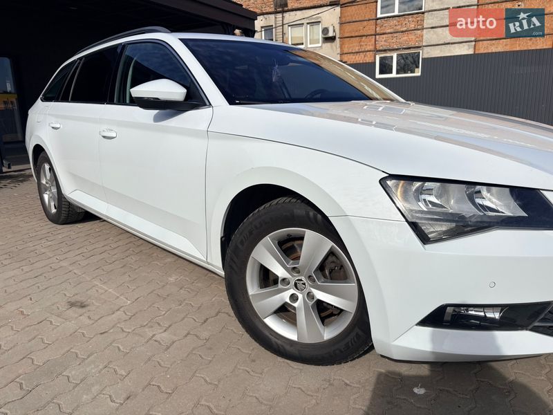 Универсал Skoda Superb 2017 в Нововолынске