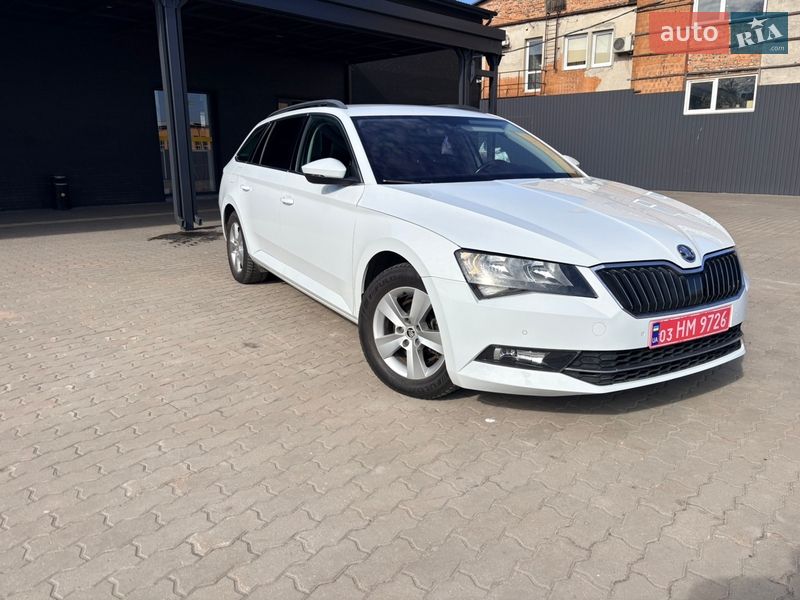 Универсал Skoda Superb 2017 в Нововолынске
