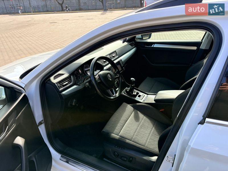 Универсал Skoda Superb 2017 в Нововолынске