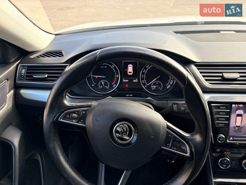 Универсал Skoda Superb 2017 в Нововолынске