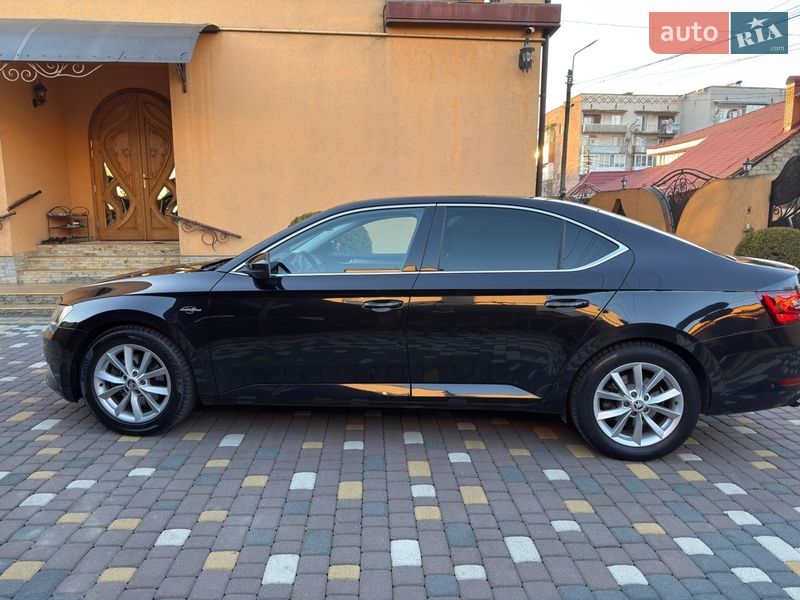 Лифтбек Skoda Superb 2015 в Тячеве