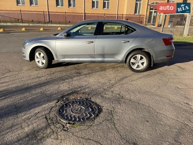 Лифтбек Skoda Superb 2019 в Киеве