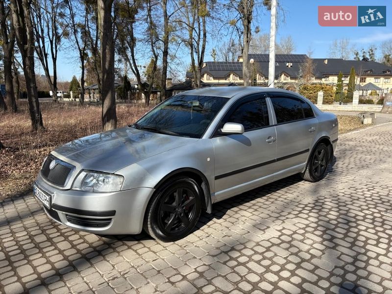 Лифтбек Skoda Superb 2003 в Жовкве