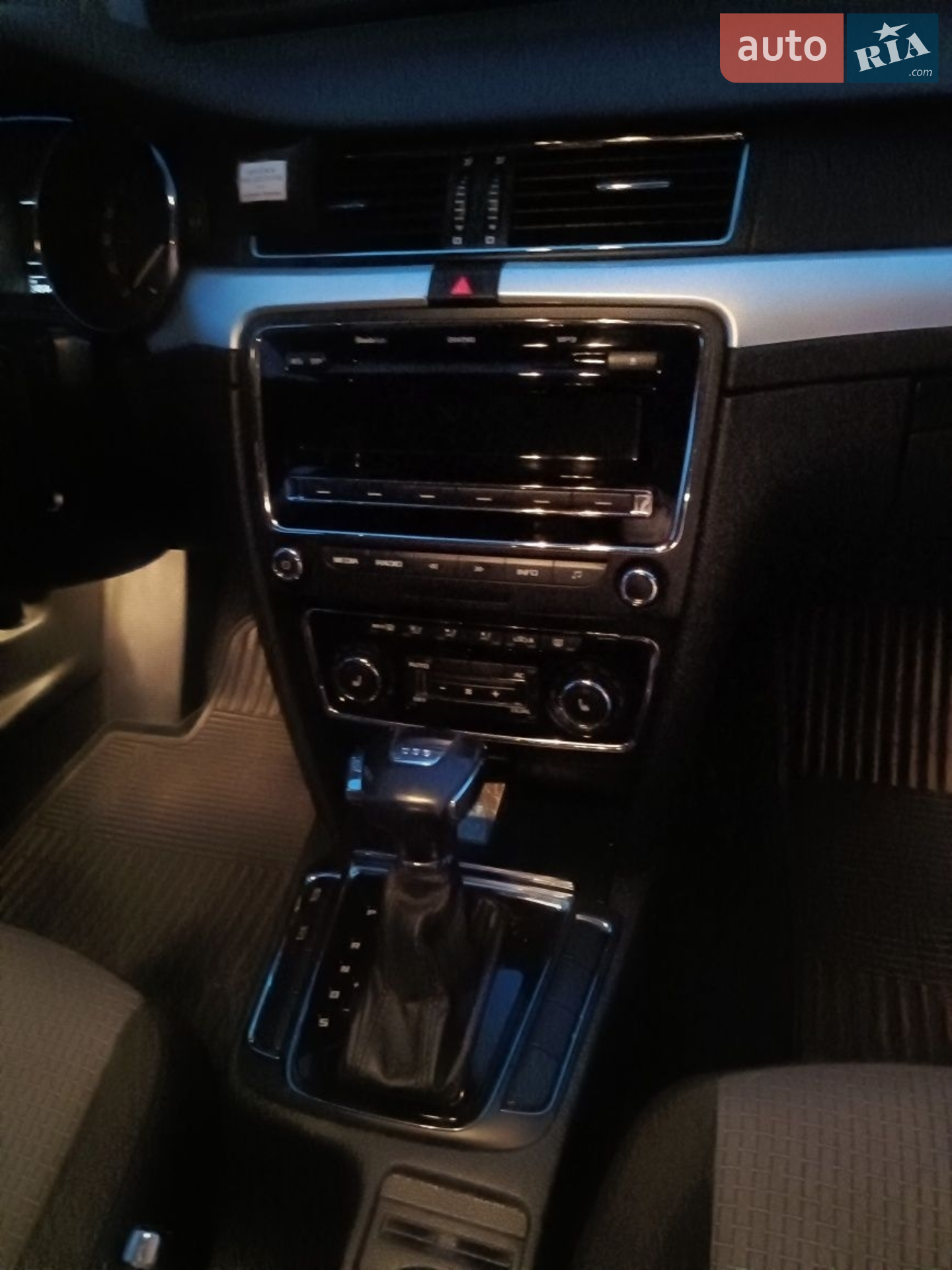 2010 Skoda Superb - мініатюра 5
