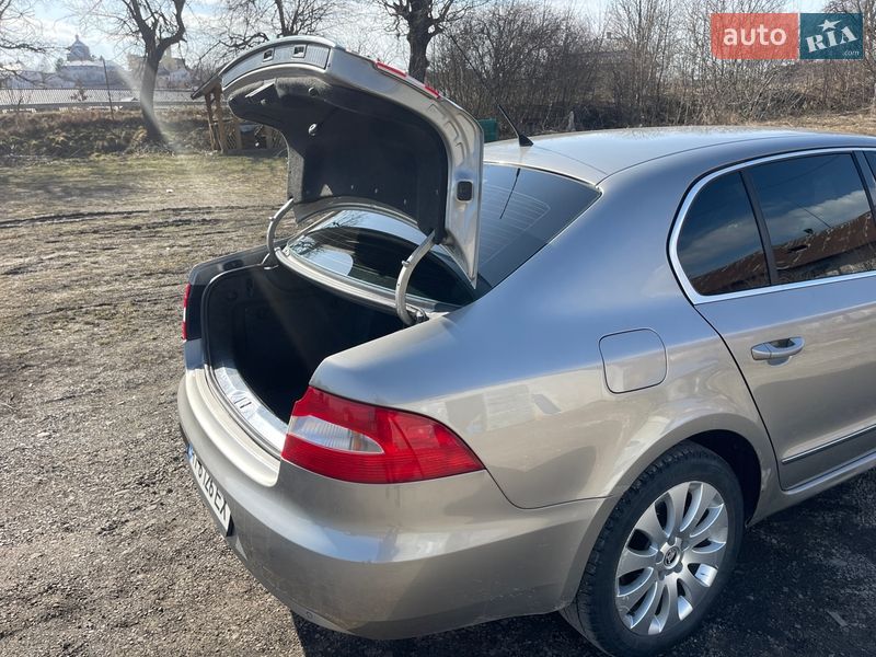 Лифтбек Skoda Superb 2008 в Рогатине