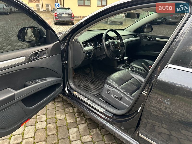 Універсал Skoda Superb 2011 в Новояворівську