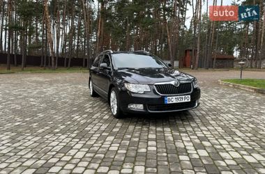 Універсал Skoda Superb 2011 в Новояворівську