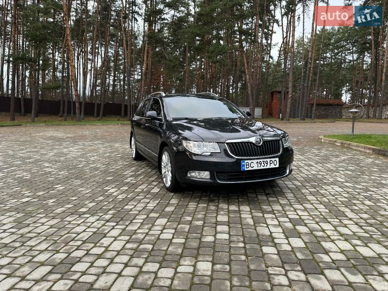 Універсал Skoda Superb 2011 в Новояворівську