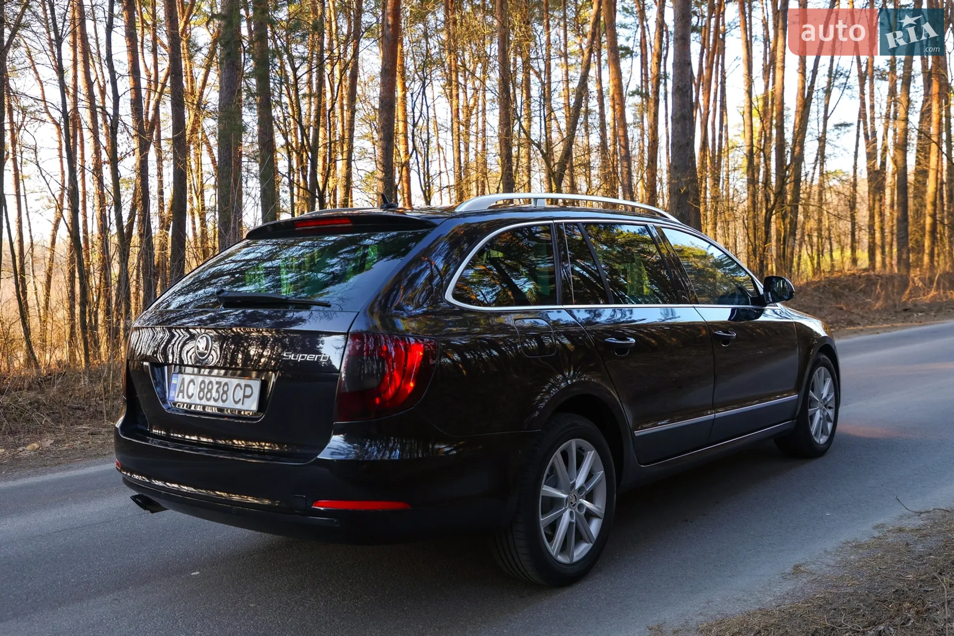 2010 Skoda Superb - мініатюра 8