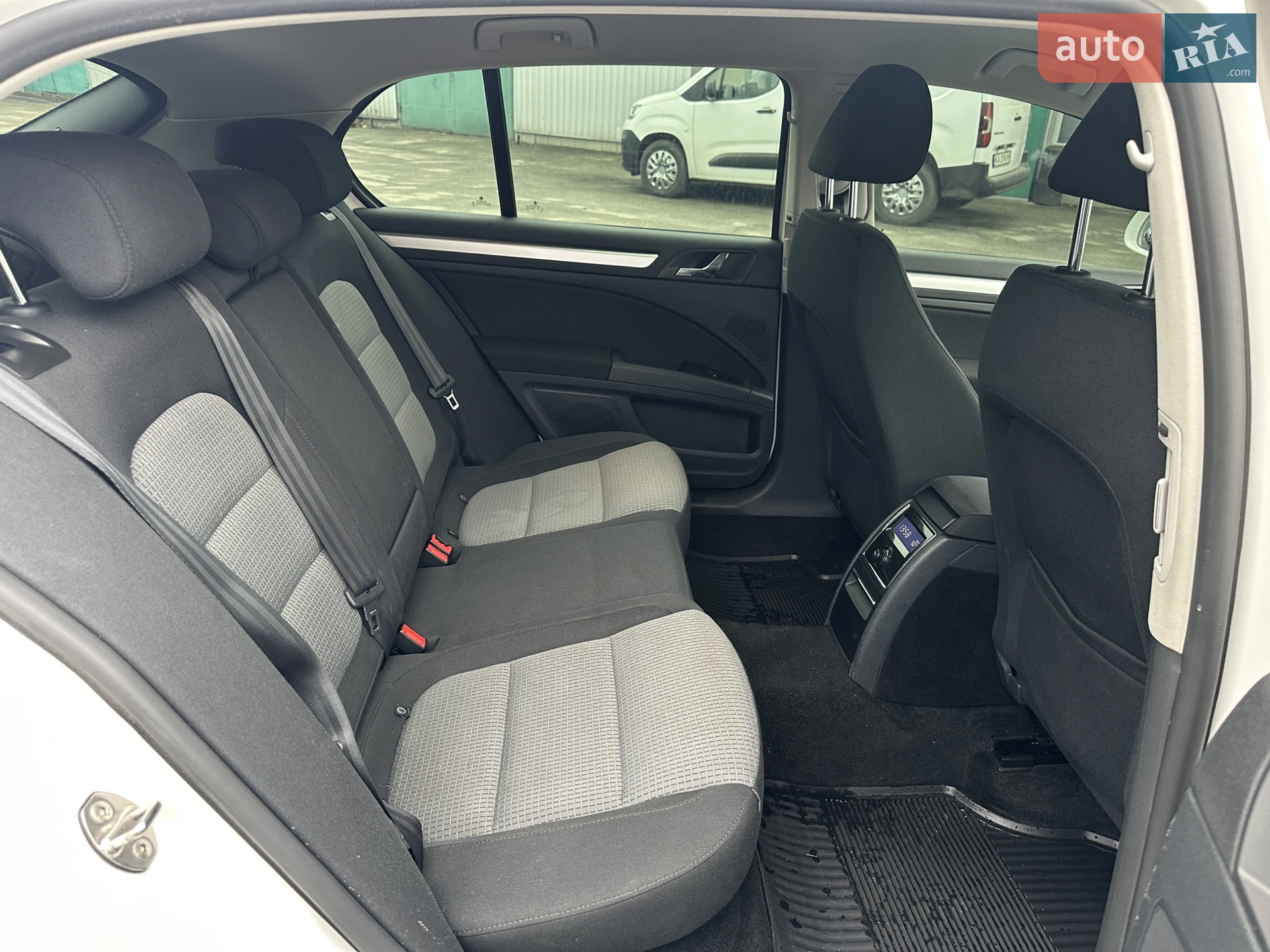 2012 Skoda Superb - мініатюра 28