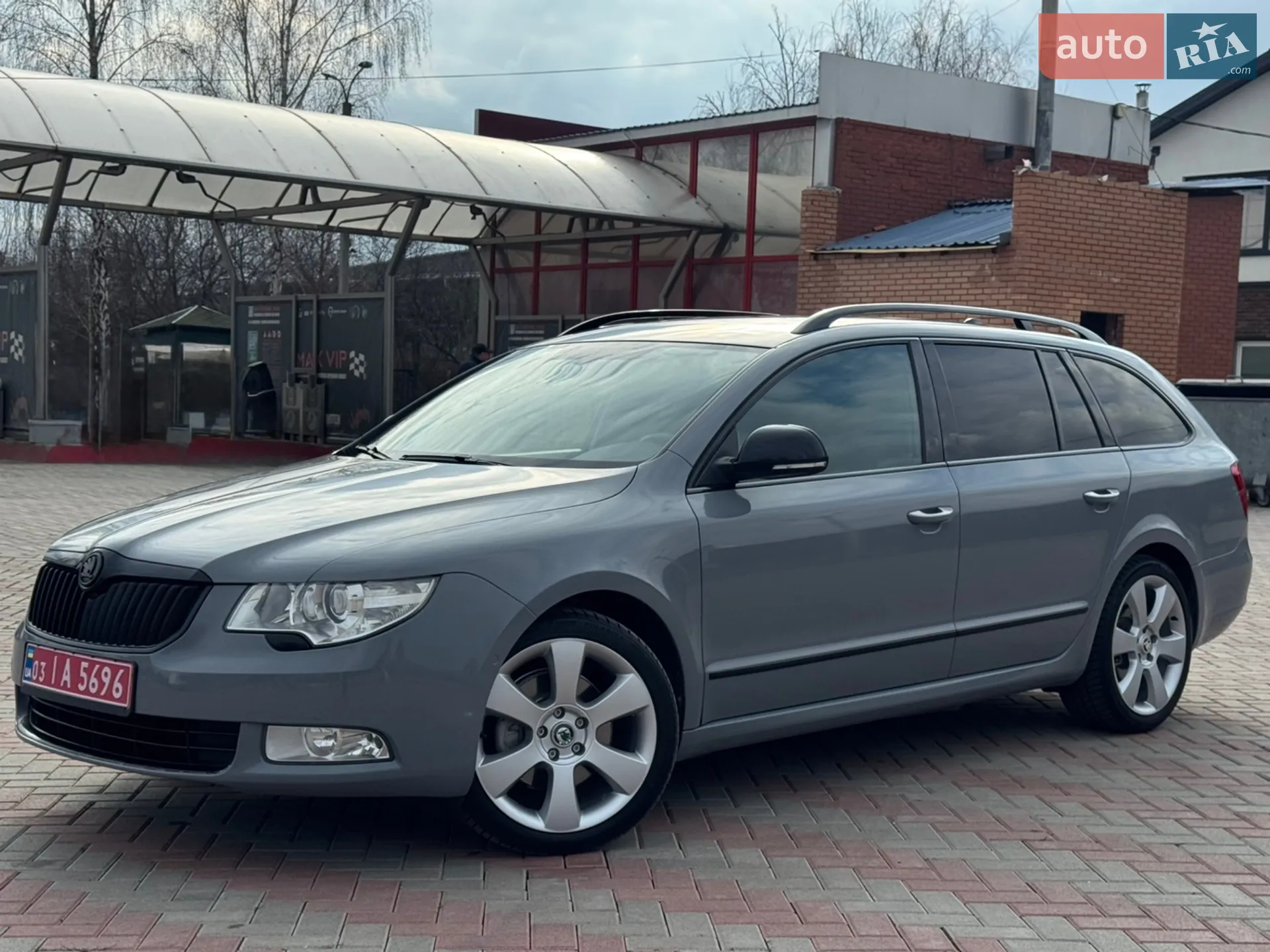 2011 Skoda Superb - мініатюра 2