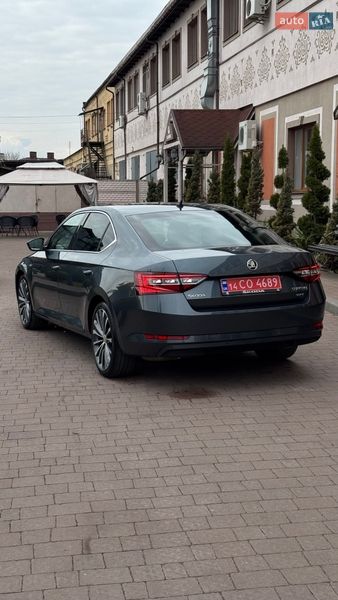 Ліфтбек Skoda Superb 2016 в Стрию