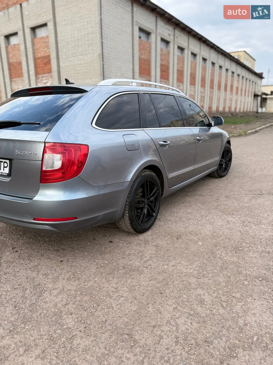 2010 Skoda Superb - мініатюра 4