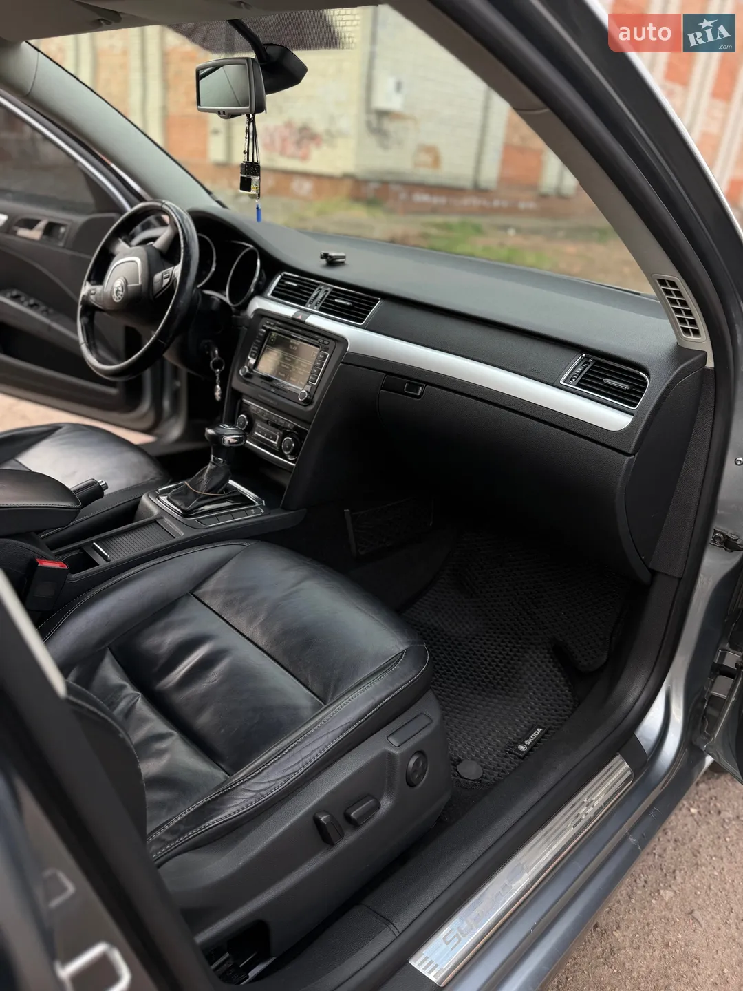 2010 Skoda Superb - мініатюра 15